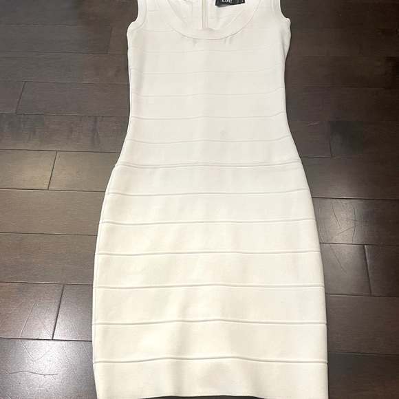 Bodycon white above knee sleeveless dress - Picture 3 of 4